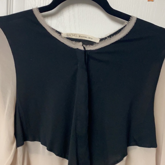 Blouse - Picture 2 of 3